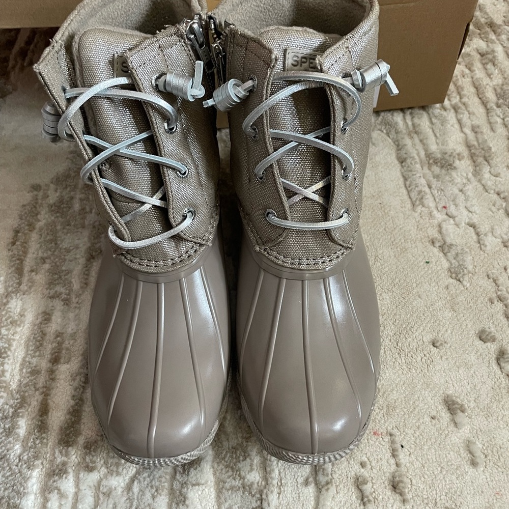 Sperry Saltwater Sparkle Boots in Dove - Size 9